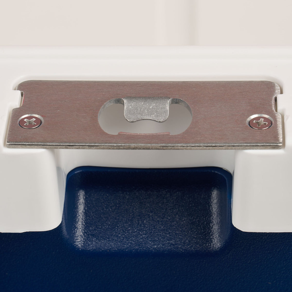 trailmate-75-qt-roller-cooler-v5 00035111-BO.jpg